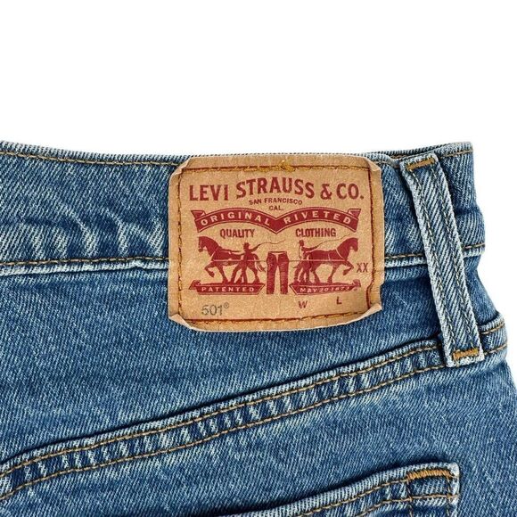 Levis 501 Button Fly Blue Jean Shorts Womens Size 29 Waist Cut Offs Medium Wash - Picture 2 of 7